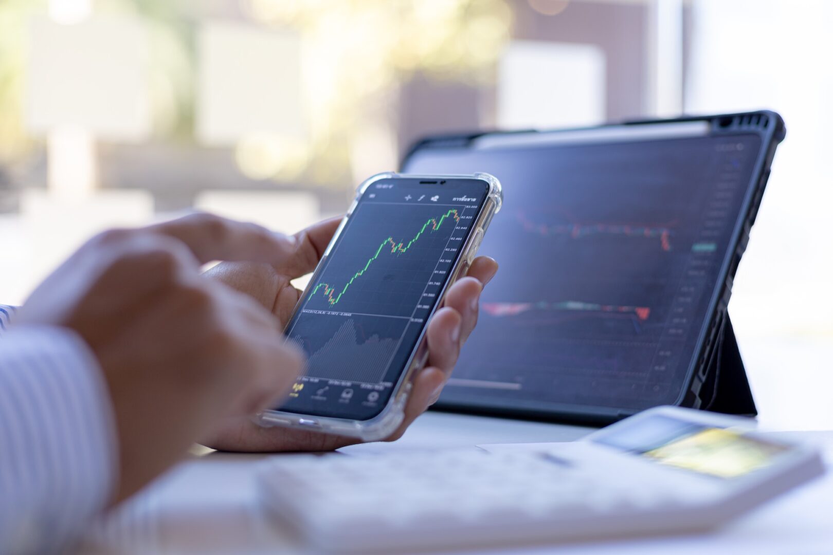 Investor reviewing capital gains from a stock sale and the California ordinary-rate treatment